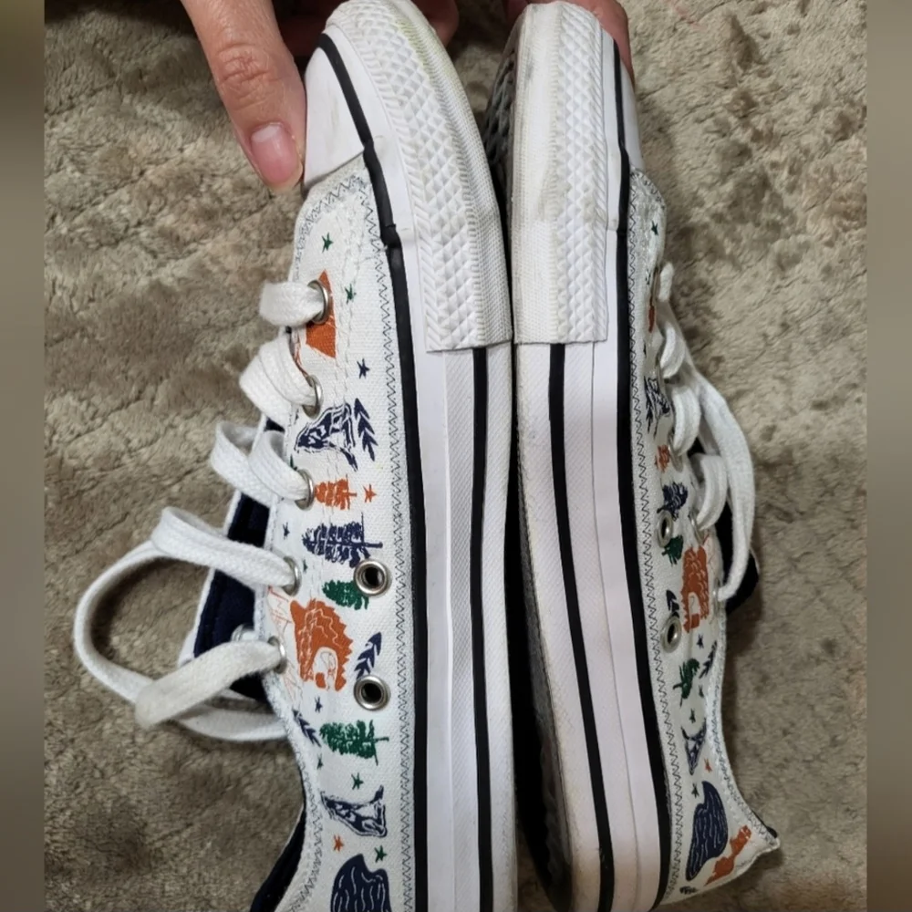 Converse Kids White and Orange Graphic/Camp Sneakers Size 2.5‎